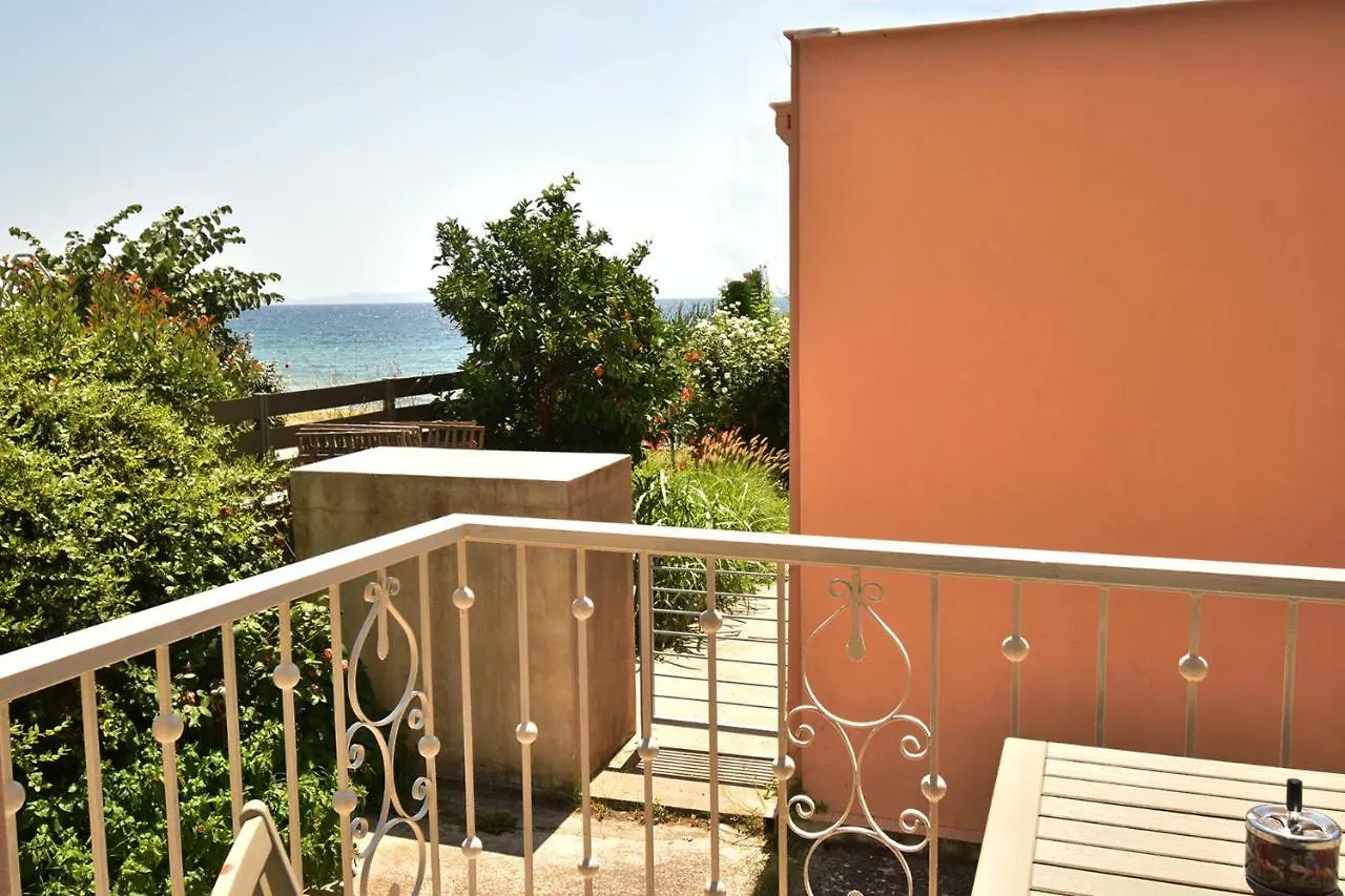 Lemon 2 Sea Side Apartment, Nikiti